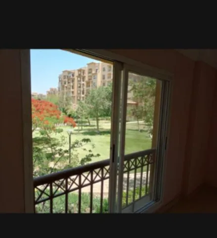 شقة فى مدينتى 270 م2 بحري وشرقي للبيع كاش كود 43045