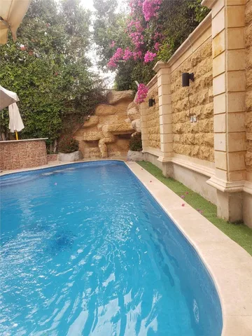 فيلا فى مدينة الرحاب 590 م2 بحري و قبلي للبيع كاش كود 40194