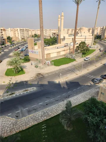 بمدينتى شقة 81 م2 بحرى للايجار قانون جديد تطل على شارع رئيسى