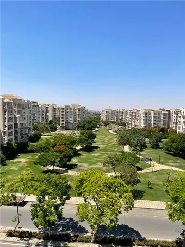 شقة فى مدينتى 135 م2 بحري وغربي للبيع كاش كود 55511