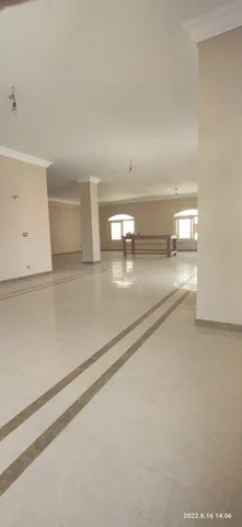 شقة فى التجمع الخامس 300 م2 شرقي وغربي للايجار قانون جديد كود 46158