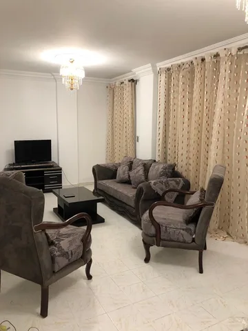 شقة فى مدينة الرحاب 136 م2 شرقي وغربي للايجار مفروش كود 39391