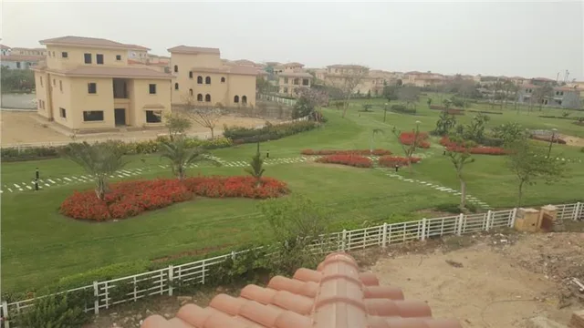 فيلا فى مدينتى 815 م2 بحري و قبلي للبيع كاش كود 38947