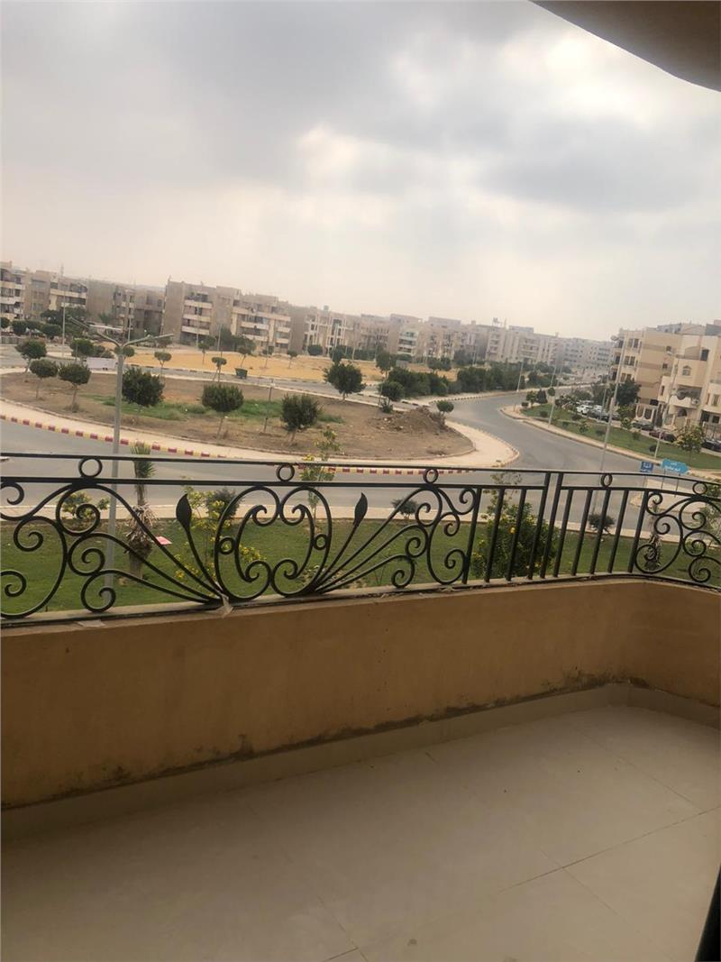 شقة فى الشروق 245 م2 بحرى للايجار قانون جديد كود 40709 - صورة 1
