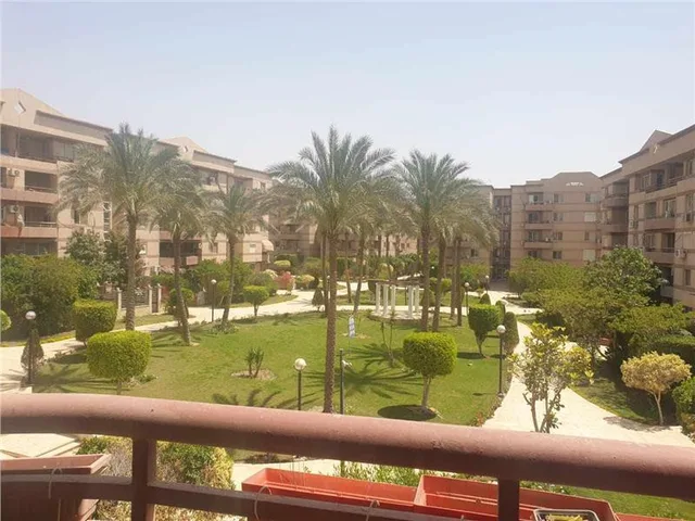شقة فى مدينة الرحاب 200 م2 شرقي وغربي للبيع كاش كود 51320
