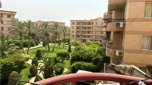 شقة فى مدينة الرحاب 200 م2 بحري و قبلي للبيع كاش كود 52056