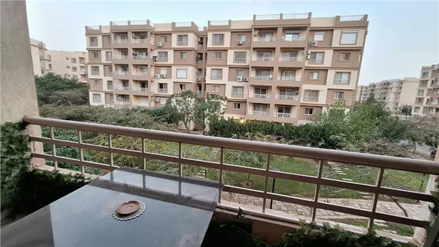 شقة فى مدينتى 135 م2 شرقي وقبلي للبيع كاش كود 55681