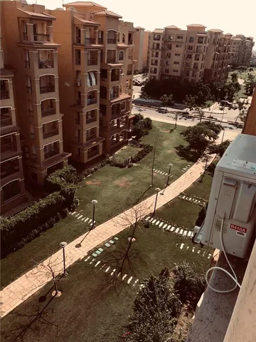 شقة فى مدينتى 135 م2 بحري وغربي للايجار مفروش كود 28350