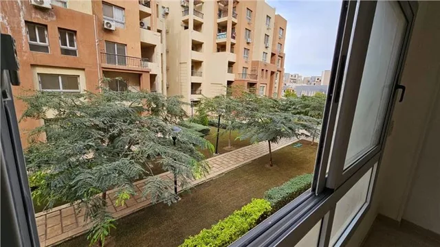 شقة فى مدينتى 100 م2 شرقى للايجار قانون جديد كود 49486