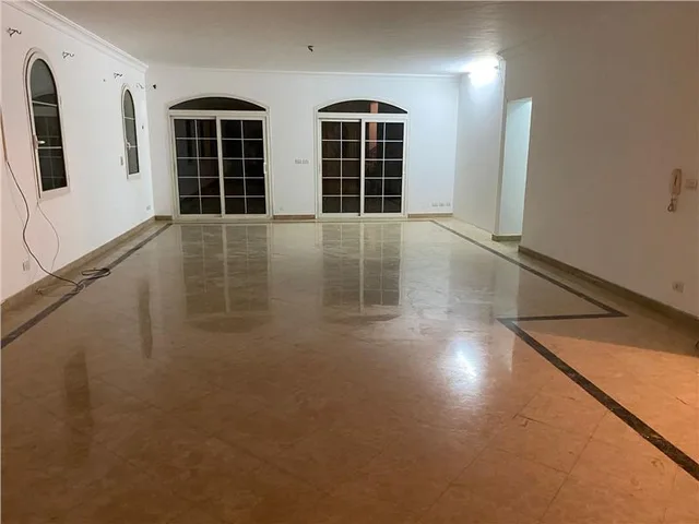 فيلا فى مدينتى 750 م2 شرقي وغربي للايجار قانون جديد كود 11941