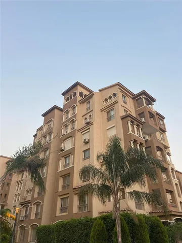 شقة فى مدينتى 135 م2 بحري وغربي للبيع كاش كود 55098