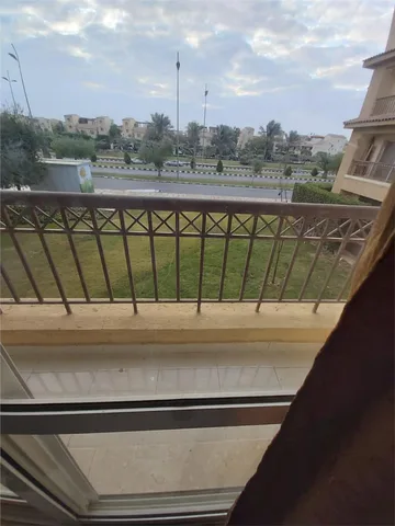 شقة فى مدينتى 320 م2 بحري و قبلي للايجار قانون جديد كود 43078