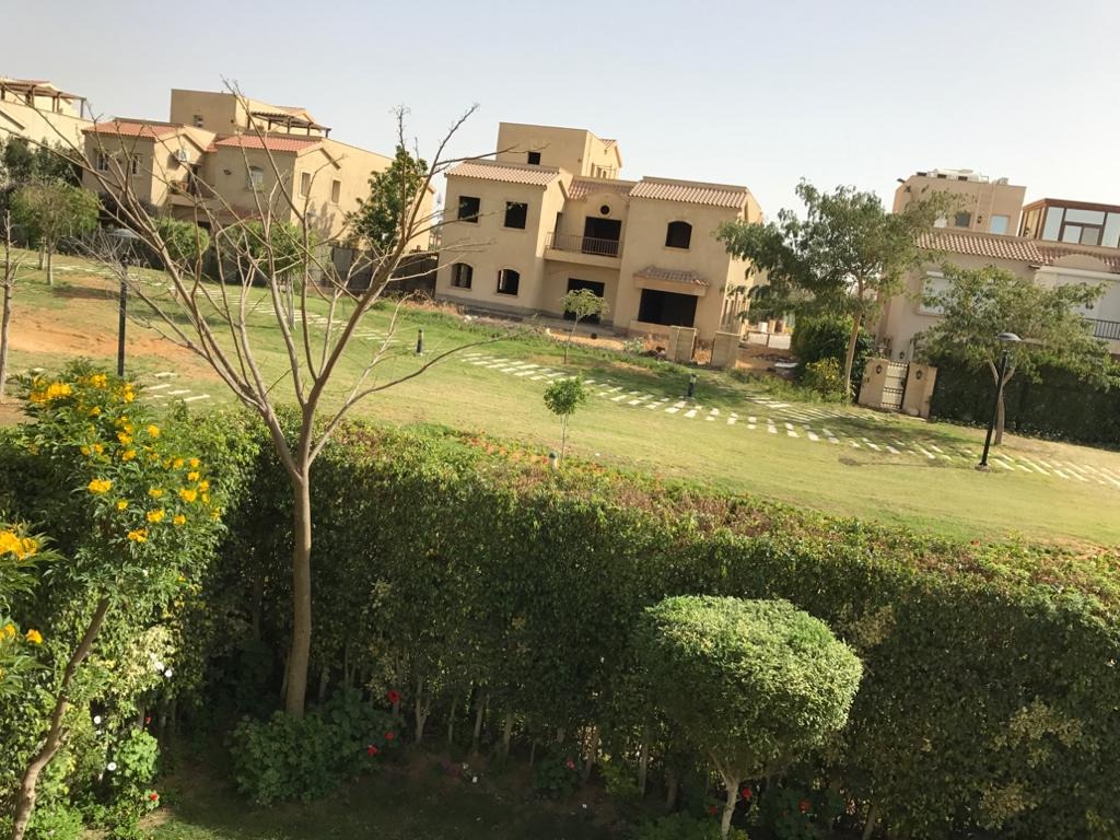فيلا فى مدينتى 465 م2 بحري و قبلي للبيع كاش كود 55568